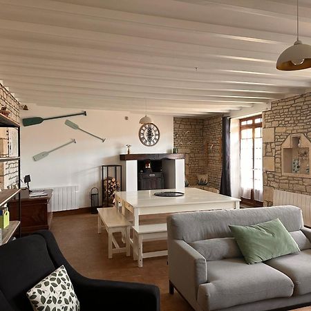 Une Maraichine En Bord De Conche Avec Barque Sans Linge De Maison Arcais Ngoại thất bức ảnh
